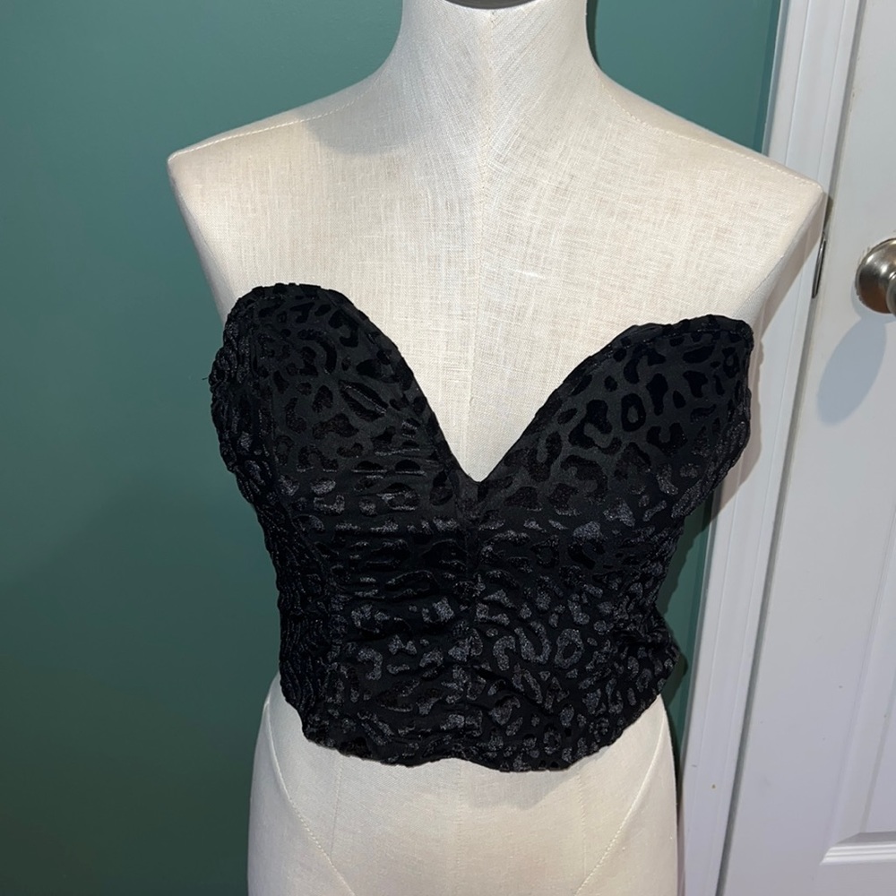 Black‎ Leopard White fox (zippered in back) crop top--Large